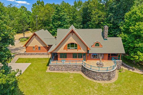 130 Acres of Land with Home for Sale in Crofton, Kentucky