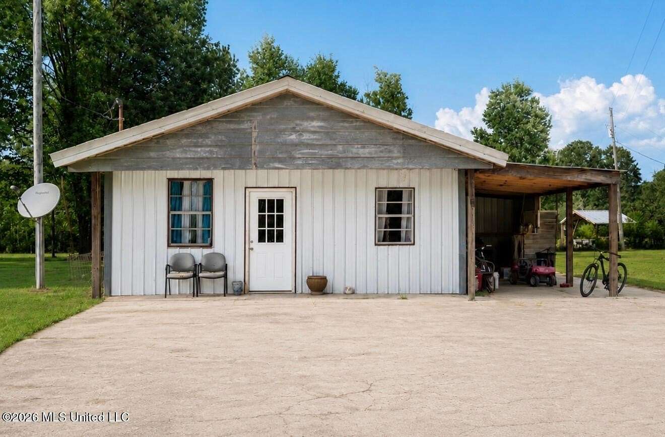 22 Acres of Land with Home for Sale in Forest, Mississippi