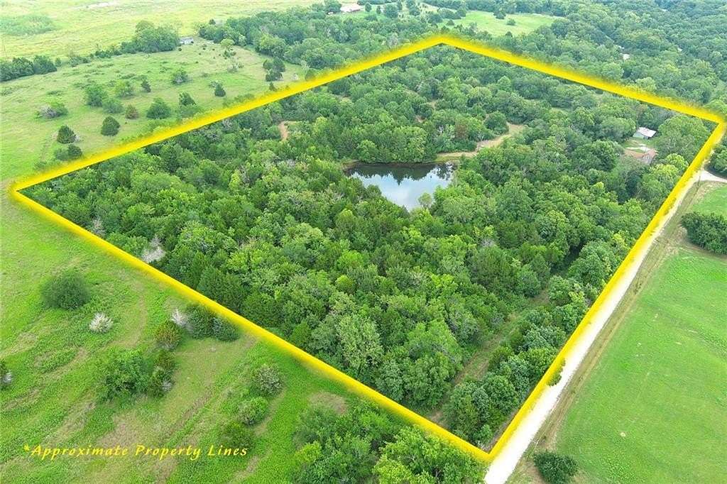 15.3 Acres of Recreational Land with Home for Sale in Spring Hill, Kansas