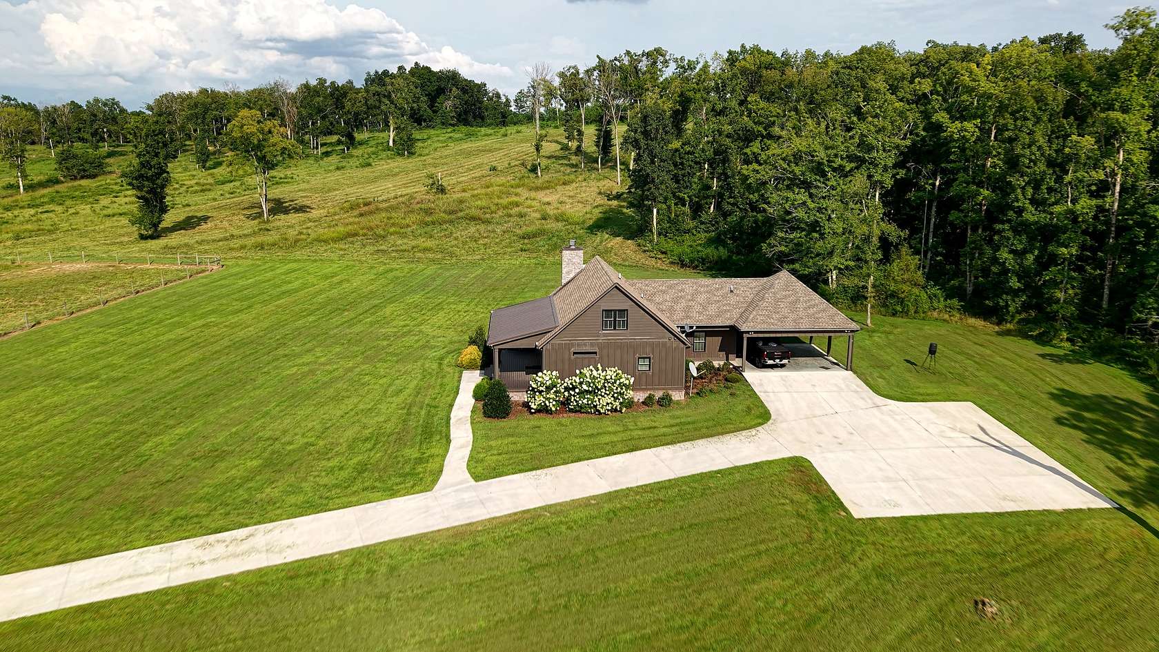 114 Acres of Land with Home for Auction in Shelbyville, Tennessee