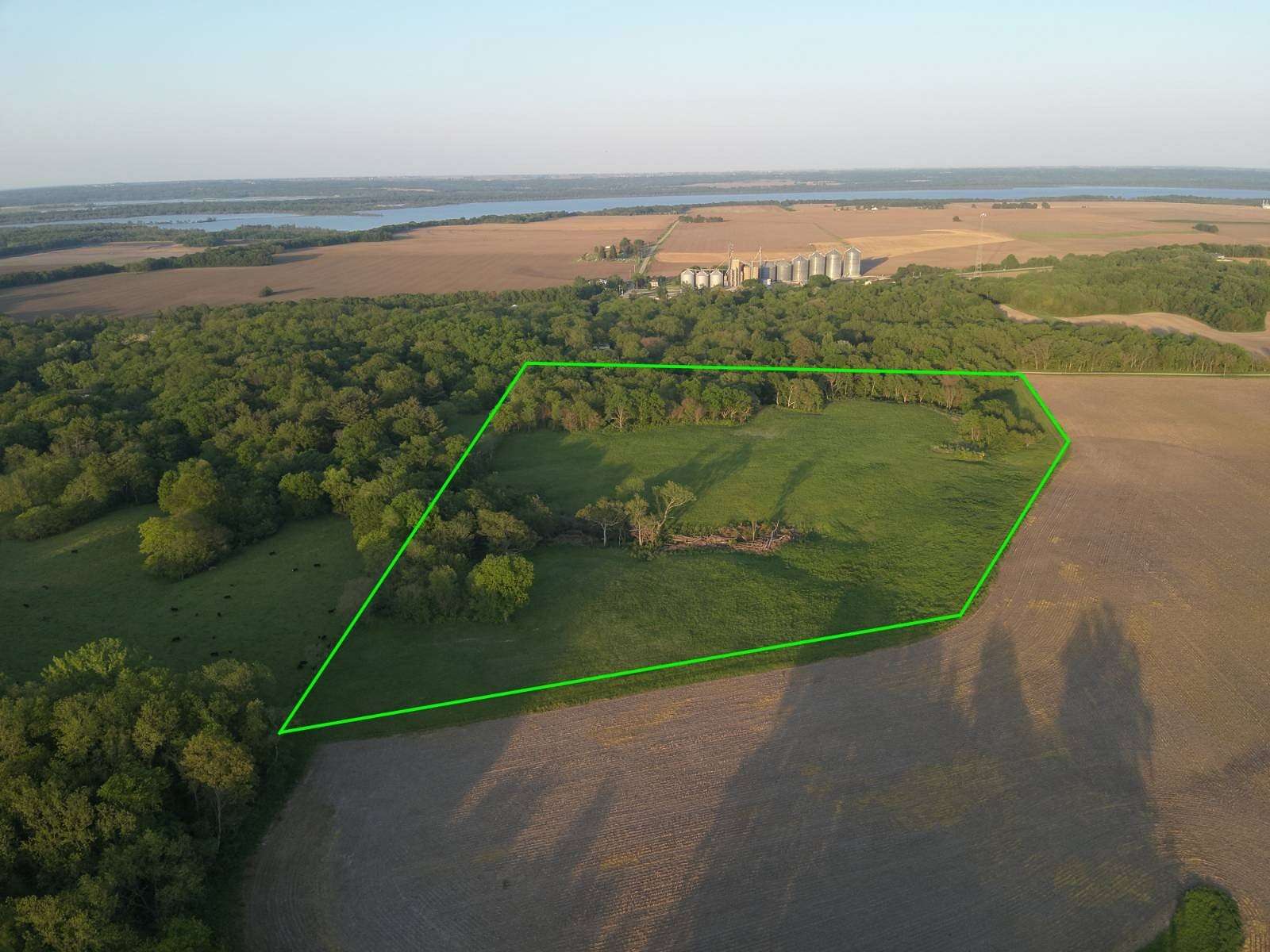 22 Acres of Land for Auction in Senachwine Township, Illinois