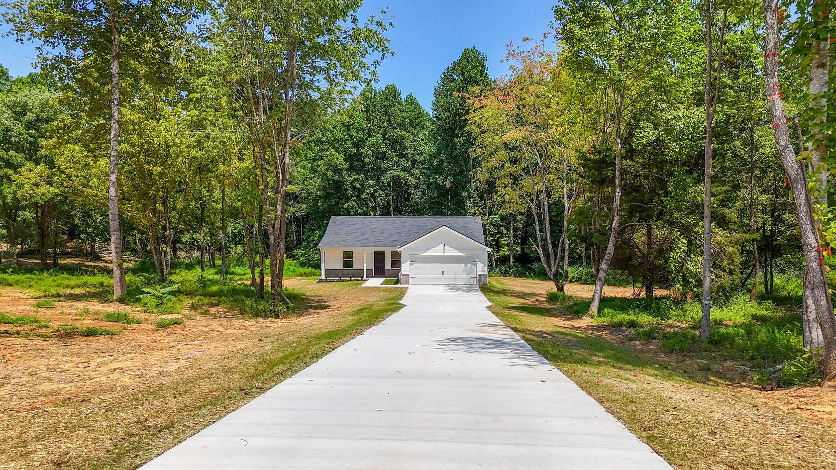 1.5 Acres of Land with Home for Sale in Dickson, Tennessee