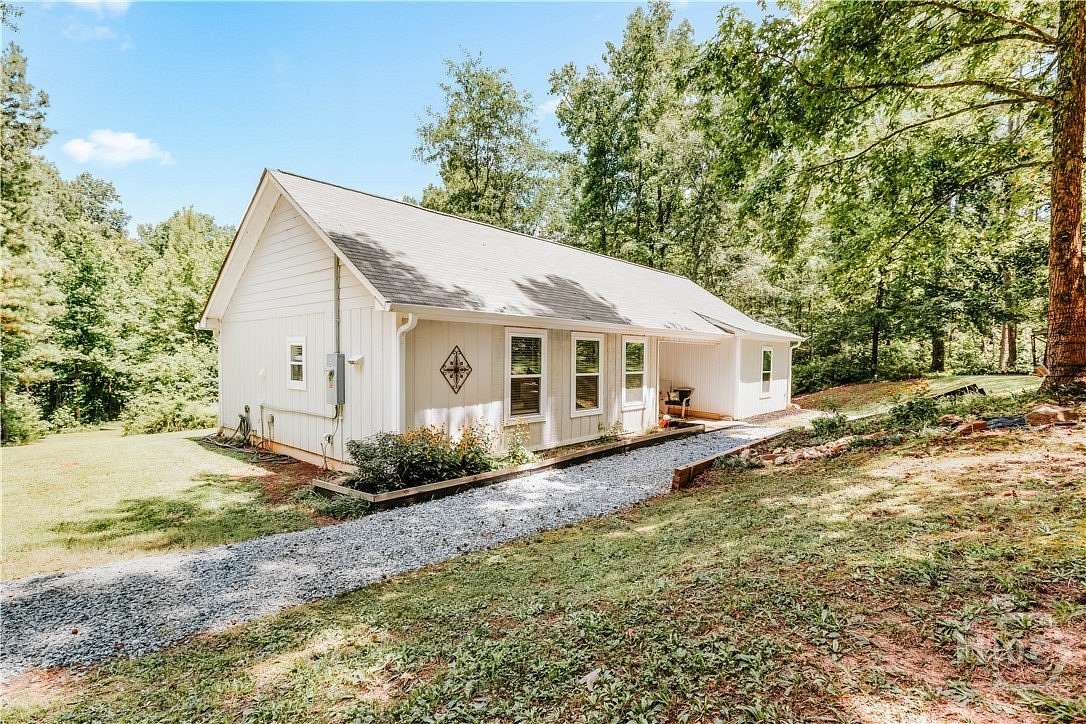 5.7 Acres of Land with Home for Sale in Colbert, Georgia