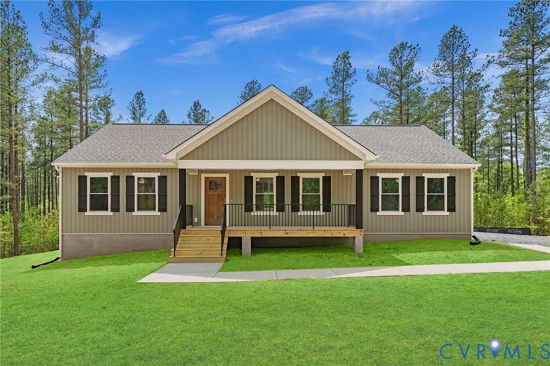 7.5 Acres of Land with Home for Sale in Warsaw, Virginia