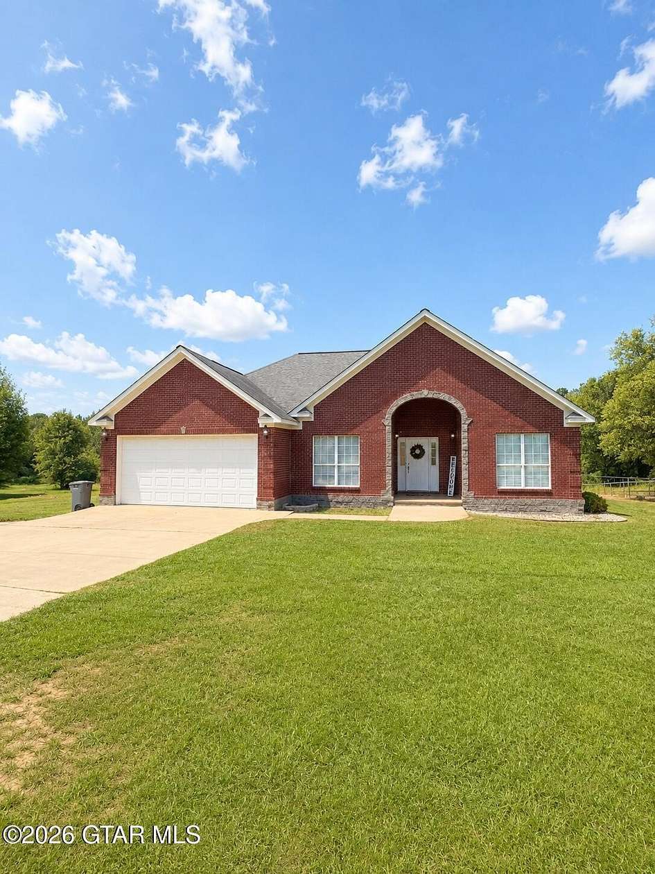 1.5 Acres of Land with Home for Sale in Columbus, Mississippi