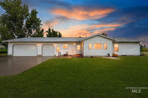 20.3 Acres of Agricultural Land with Home for Sale in Caldwell, Idaho