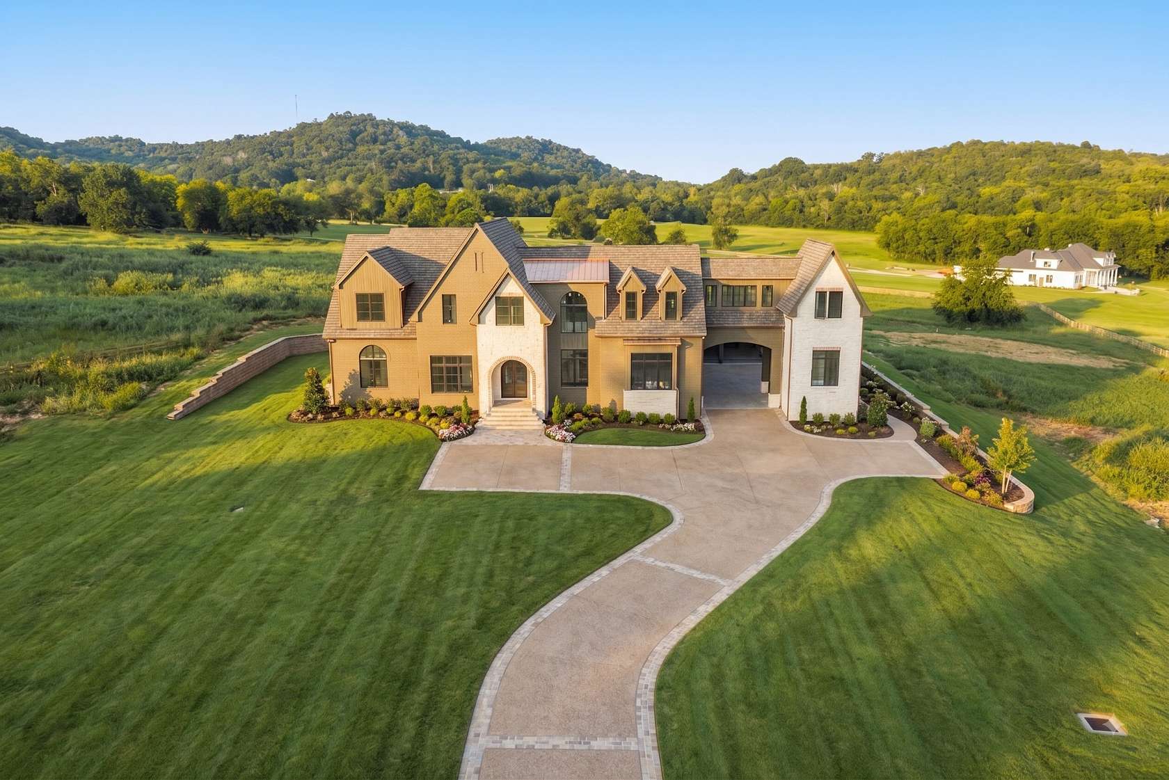 5 Acres of Land with Home for Sale in Franklin, Tennessee