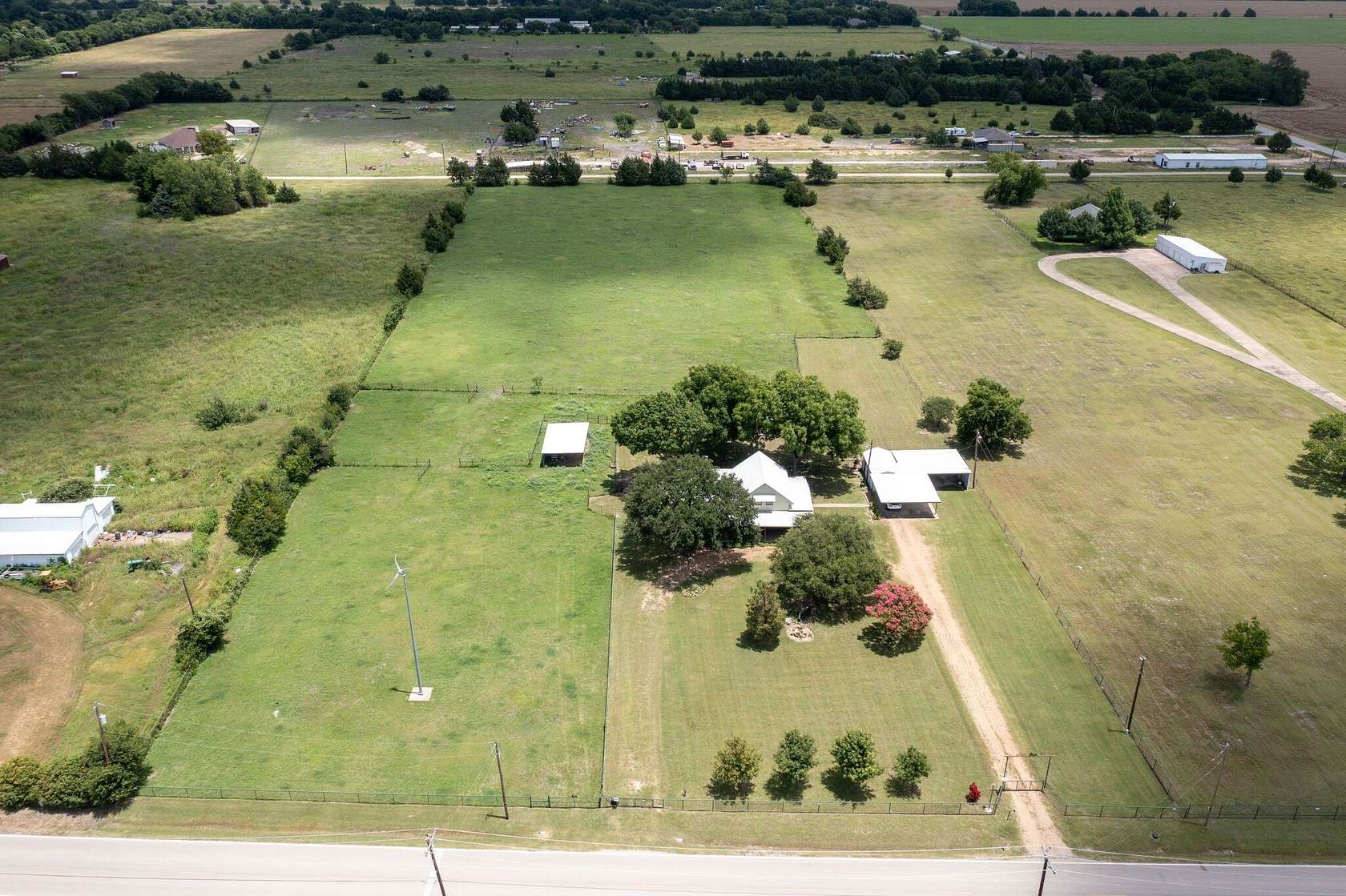 6 Acres of Improved Mixed-Use Land for Sale in Wilmer, Texas
