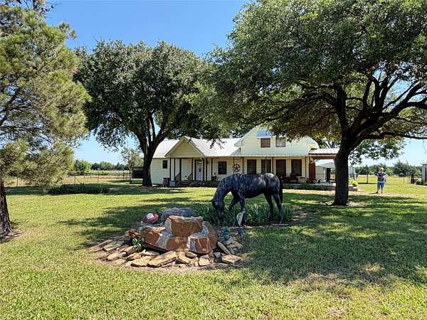 6 Acres of Improved Mixed-Use Land for Sale in Wilmer, Texas