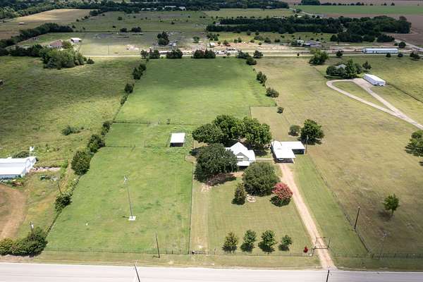 6 Acres of Improved Mixed-Use Land for Sale in Wilmer, Texas