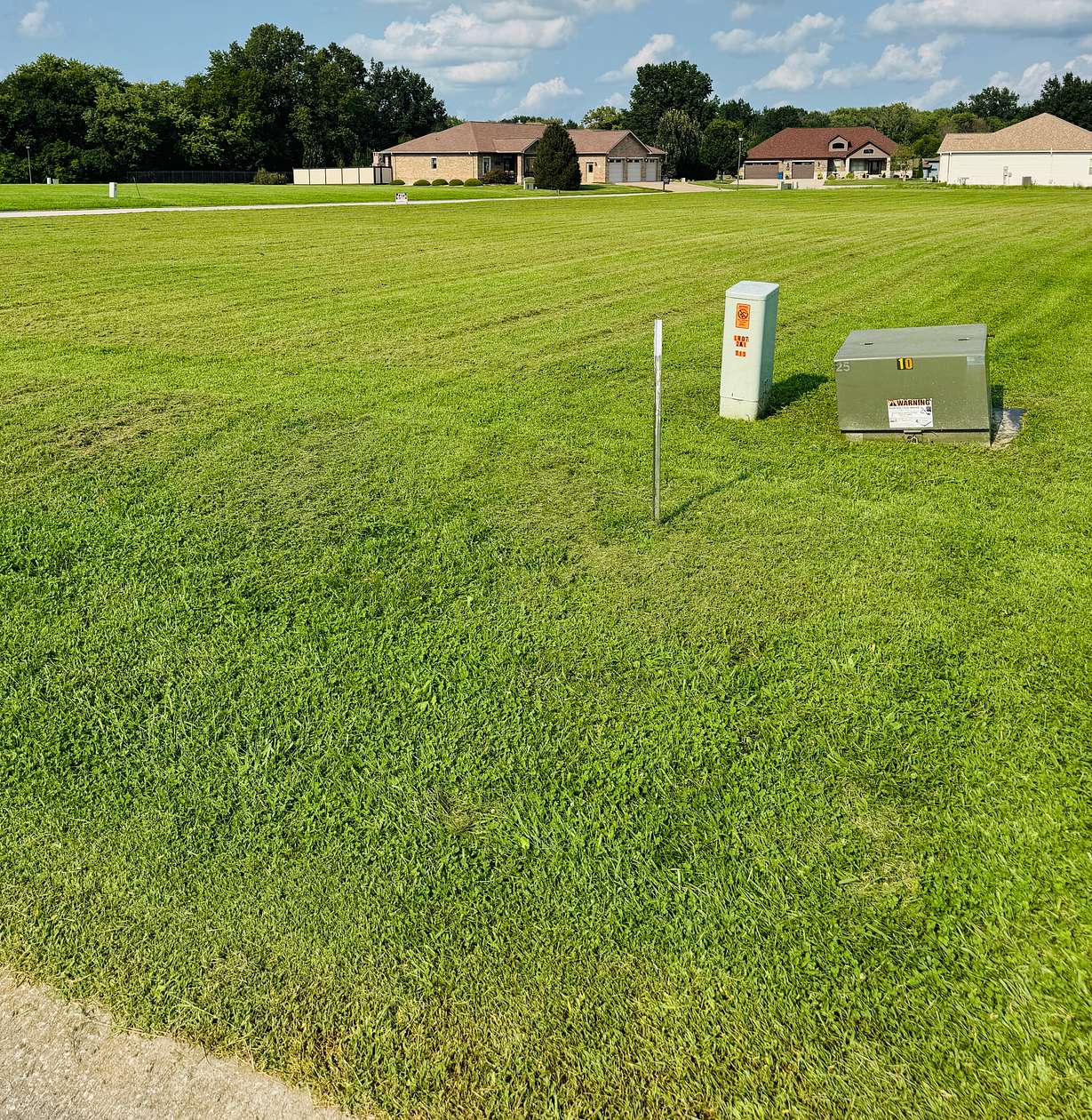 1 Acre of Residential Land for Sale in Staunton, Illinois