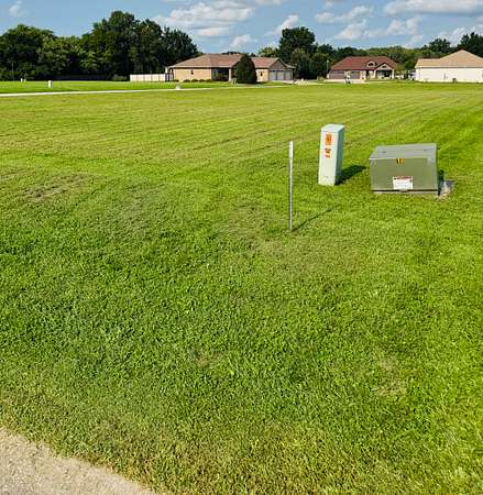 1 Acre of Residential Land for Sale in Staunton, Illinois