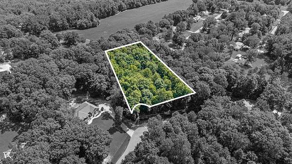2 Acres of Residential Land for Sale in Paris, Tennessee