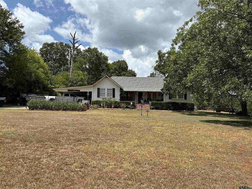 67.2 Acres of Agricultural Land with Home for Sale in Jacksonville, Texas