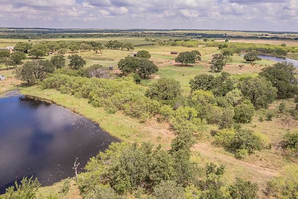 102 Acres of Land for Sale in Henrietta, Texas