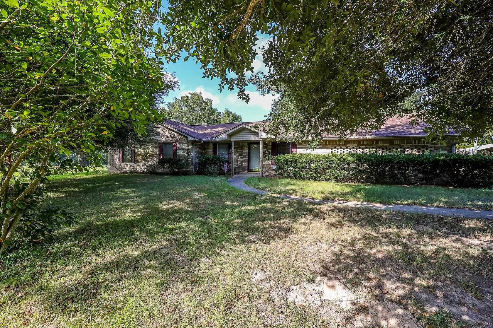 227 Acres of Land with Home for Sale in Tenaha, Texas