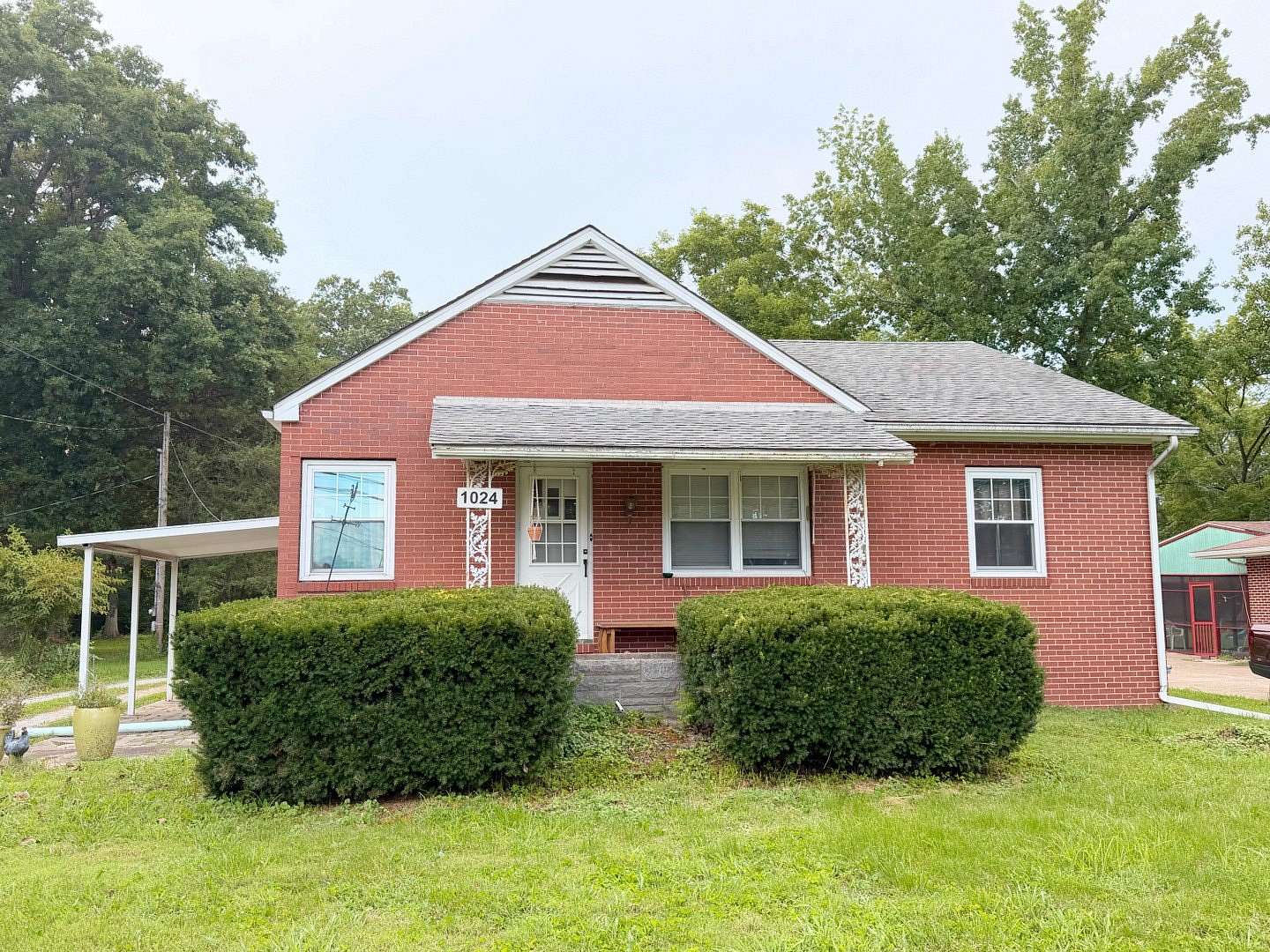 2 Acres of Land with Home for Sale in Carbondale, Illinois