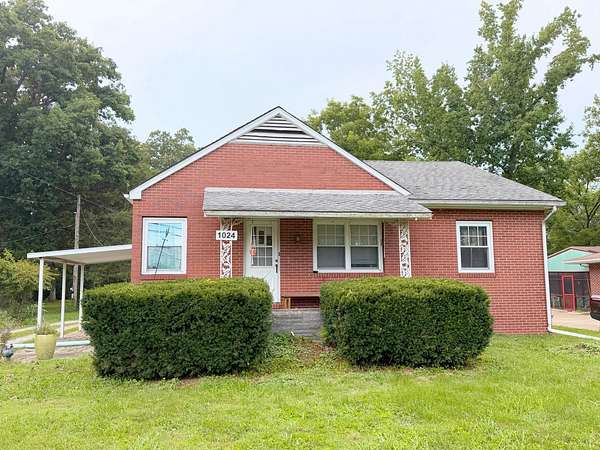 2 Acres of Land with Home for Sale in Carbondale, Illinois
