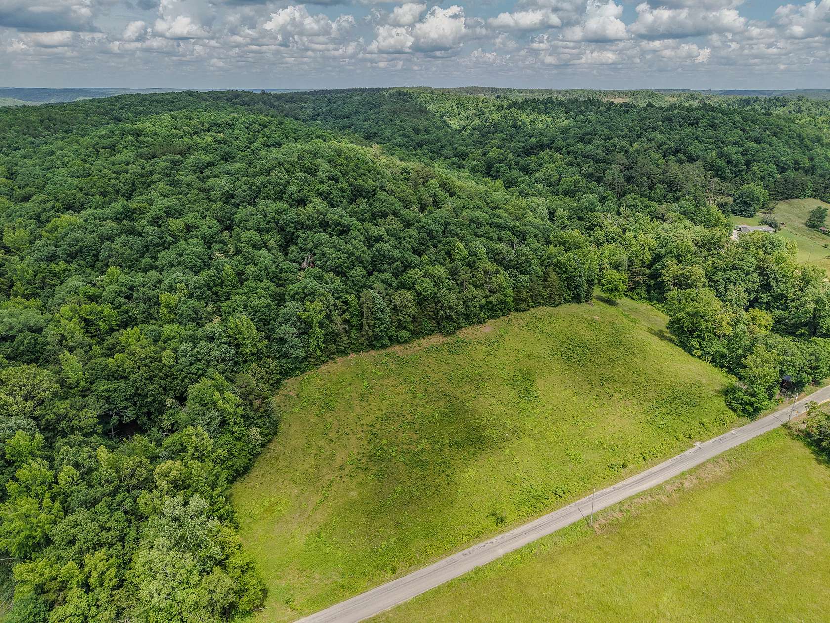 66 Acres of Land for Sale in Collinwood, Tennessee