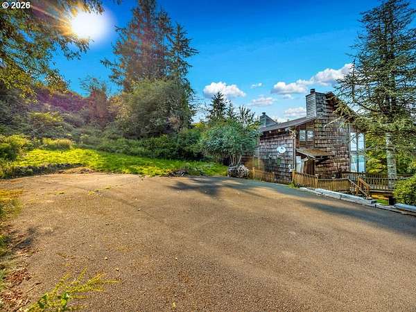 0.45 Acres of Residential Land for Sale in Astoria, Oregon