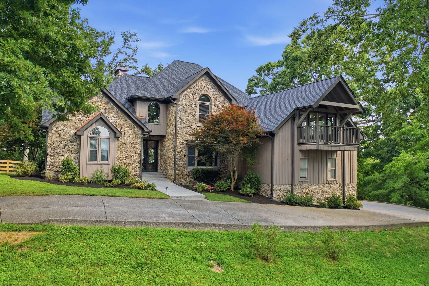 7 Acres of Land with Home for Sale in Franklin, Tennessee