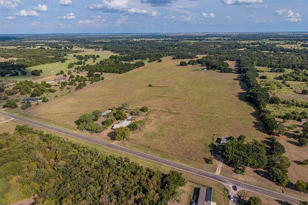 92 Acres of Land with Home for Sale in Dawson, Texas