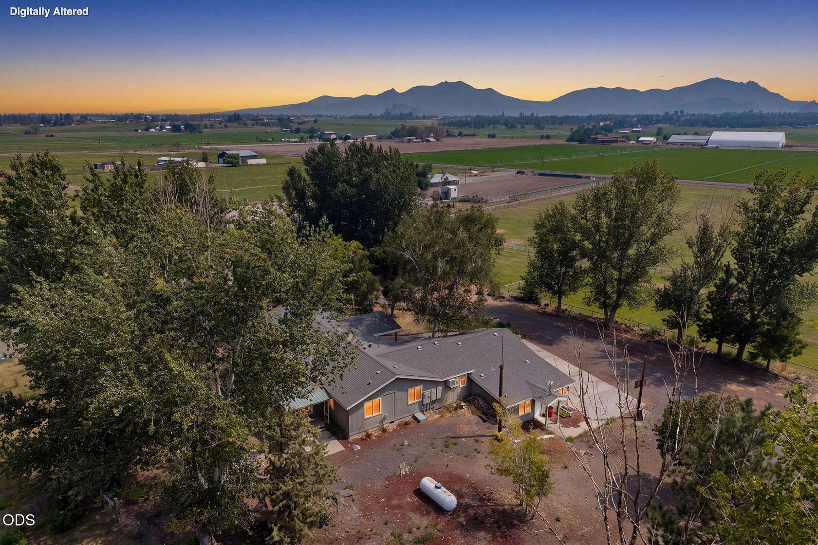 9.65 Acres of Land with Home for Sale in Terrebonne, Oregon
