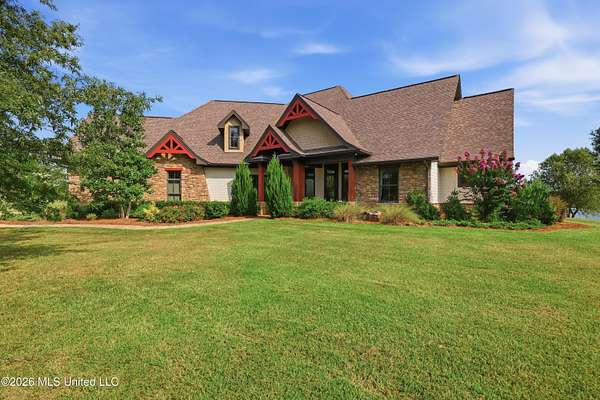 17 Acres of Recreational Land with Home for Sale in Madison, Mississippi