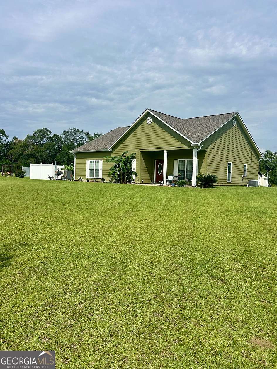 5 Acres of Land with Home for Sale in Enigma, Georgia