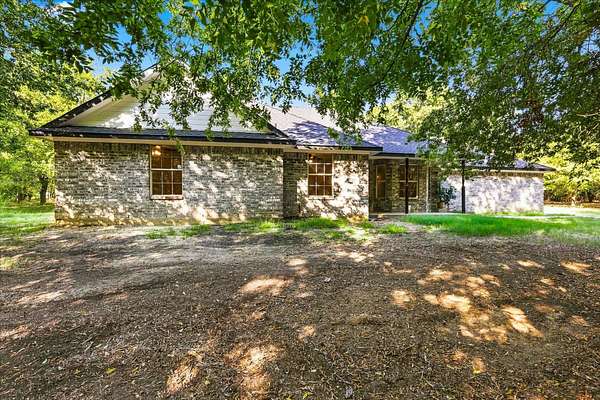 8 Acres of Land with Home for Sale in Kaufman, Texas