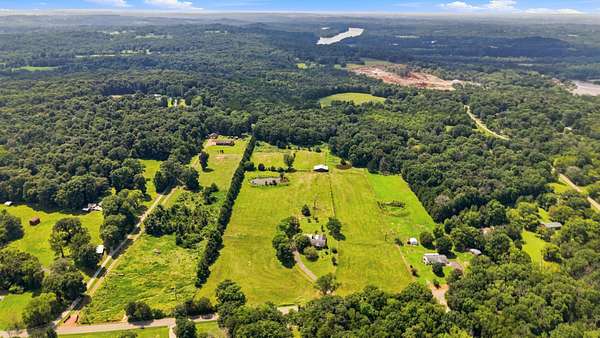 18 Acres of Land with Home for Auction in Lebanon, Tennessee