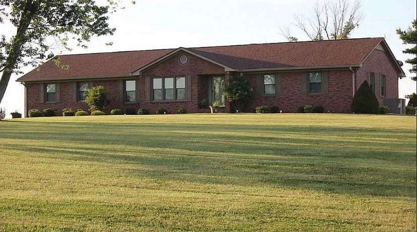 4.27 Acres of Land with Home for Sale in Hopkinsville, Kentucky