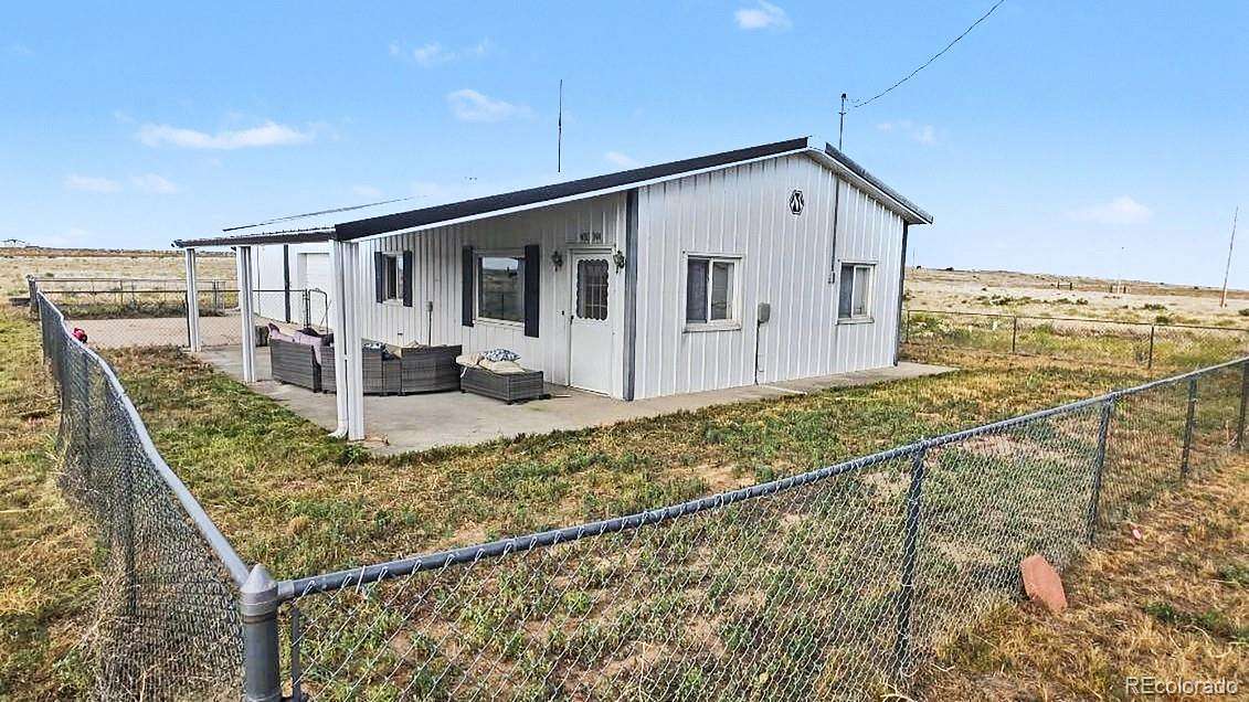158 Acres of Agricultural Land with Home for Sale in Fort Morgan, Colorado