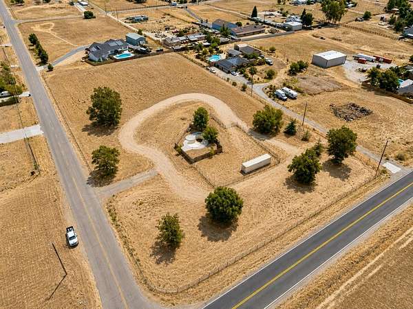 3.17 Acres of Residential Land for Sale in Madera, California