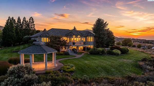 2.75 Acres of Land with Home for Sale in Richland, Washington