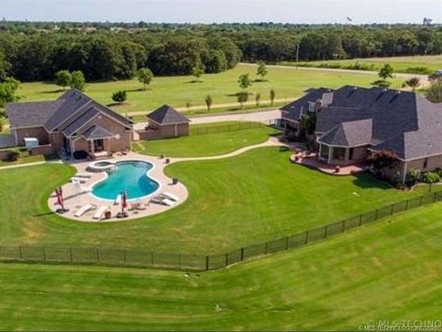 9.23 Acres of Land with Home for Sale in Ardmore, Oklahoma