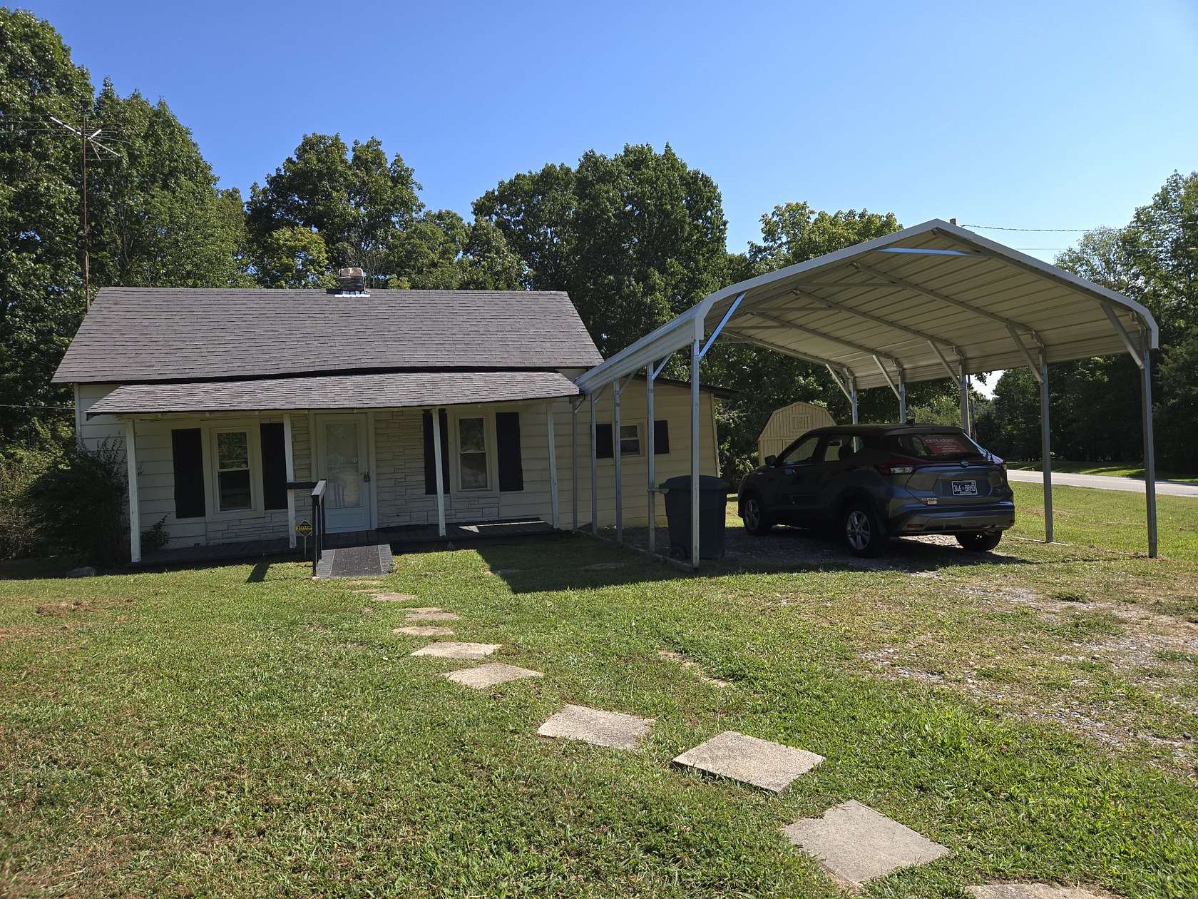0.97 Acres of Land with Home for Sale in Woodlawn, Tennessee