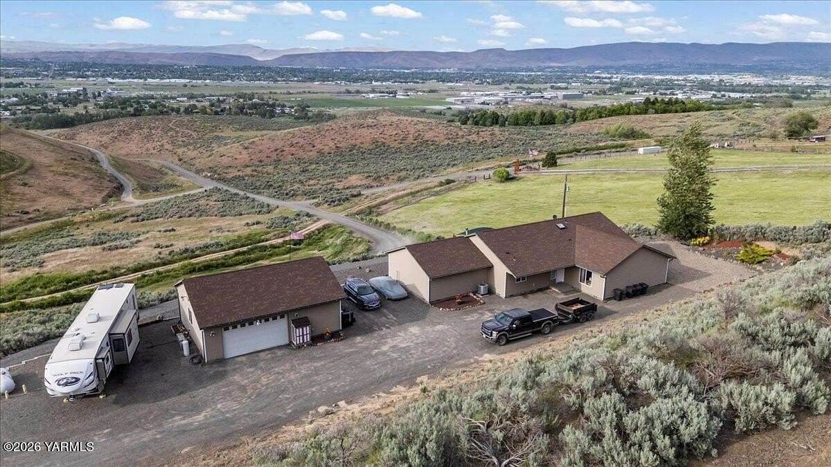 16.5 Acres of Land with Home for Sale in Yakima, Washington