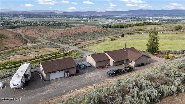 16.5 Acres of Land with Home for Sale in Yakima, Washington