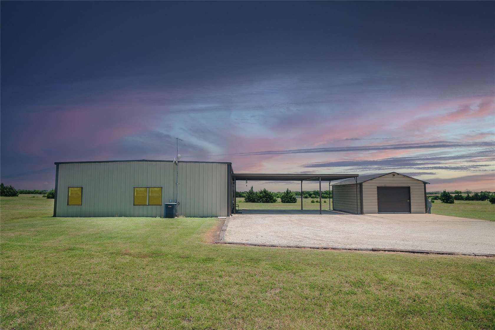 20 Acres of Agricultural Land with Home for Sale in Gordonville, Texas