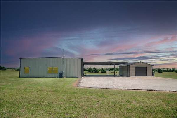 20 Acres of Agricultural Land with Home for Sale in Gordonville, Texas