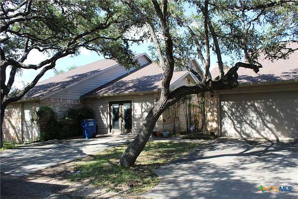 9 Acres of Land with Home for Lease in Canyon Lake, Texas