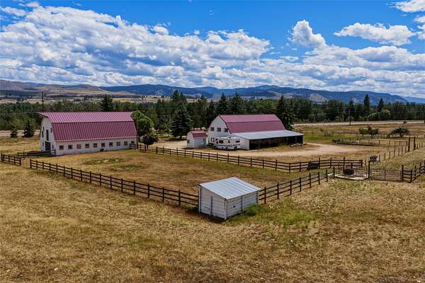 174 Acres of Land with Home for Sale in Hamilton, Montana