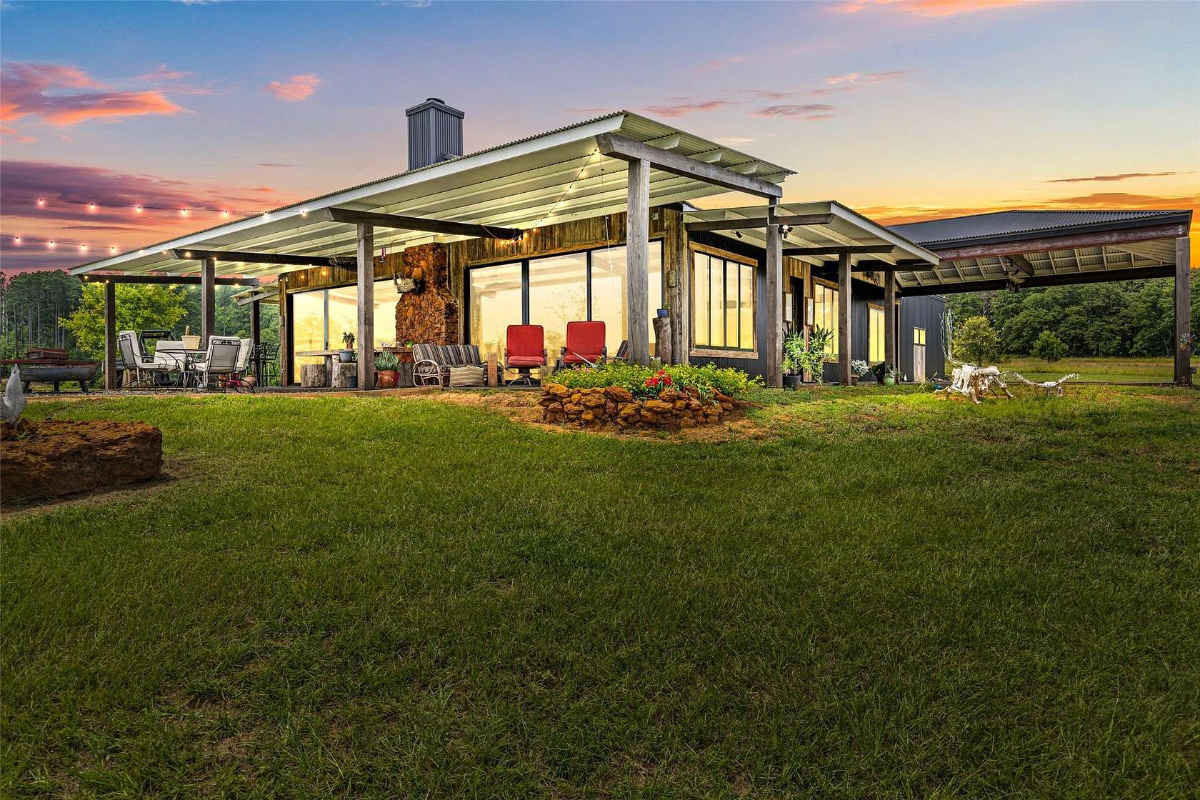 81.8 Acres of Agricultural Land with Home for Sale in Henderson, Texas