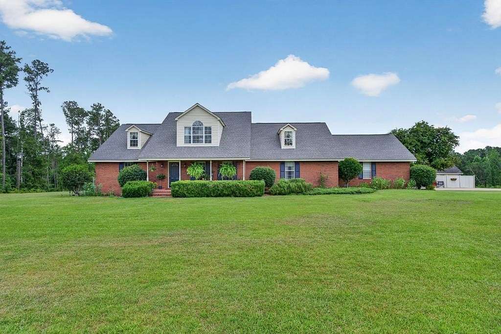 3.25 Acres of Land with Home for Sale in Broxton, Georgia