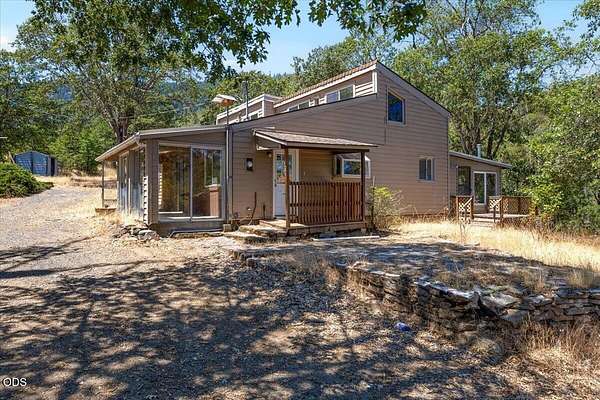 10 Acres of Land with Home for Sale in Gold Hill, Oregon