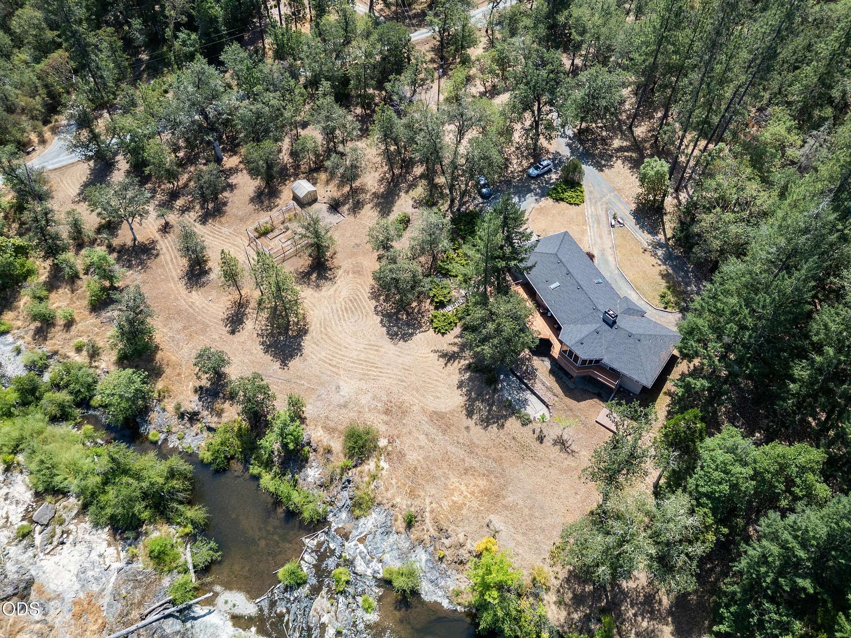 12.3 Acres of Land with Home for Sale in Rogue River, Oregon
