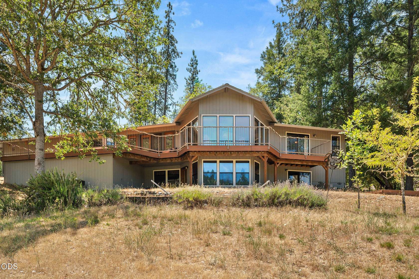 12.3 Acres of Land with Home for Sale in Rogue River, Oregon