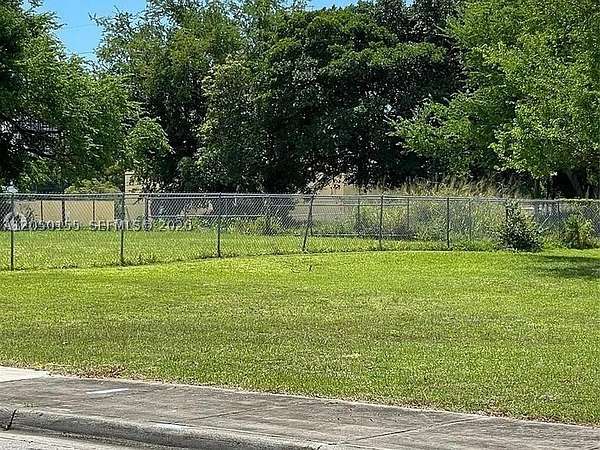 0.11 Acres of Mixed-Use Land for Sale in Miami, Florida