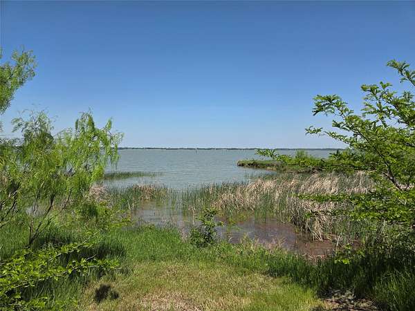 1.67 Acres of Residential Land for Sale in Corsicana, Texas